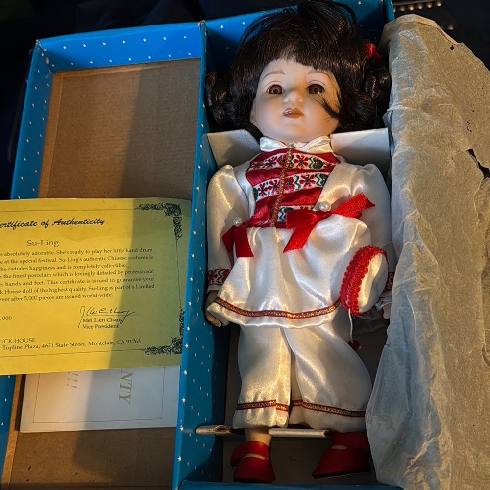 Rare Vintage Limited Edition Porcelain Doll Su-Ling in Authentic Chinese Outfit